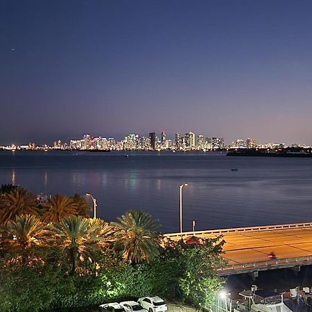Bayfront Apartment Breathtaking Views- One Bedroom W Balcony- Living Room -Free Parking Miami Beach Exterior photo