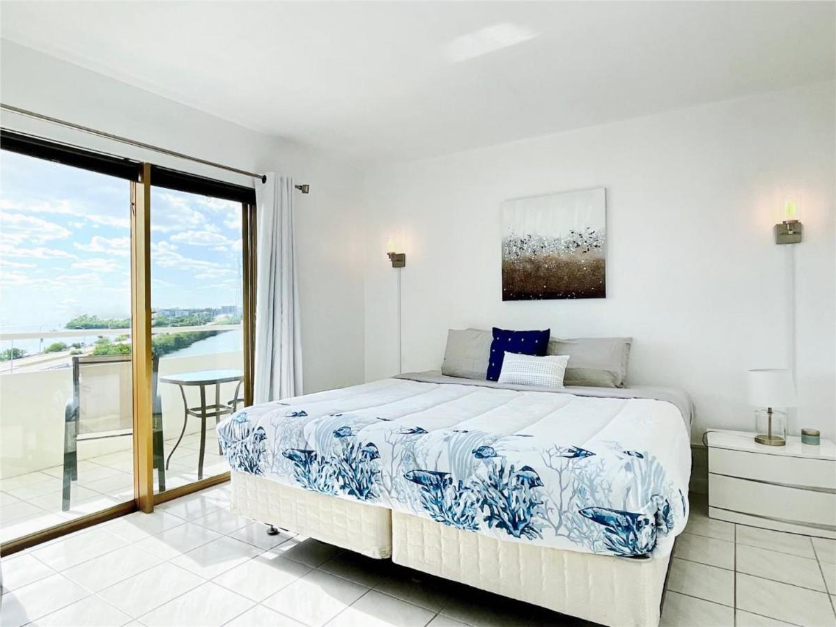 Bayfront Apartment Breathtaking Views- One Bedroom W Balcony- Living Room -Free Parking Miami Beach Exterior photo