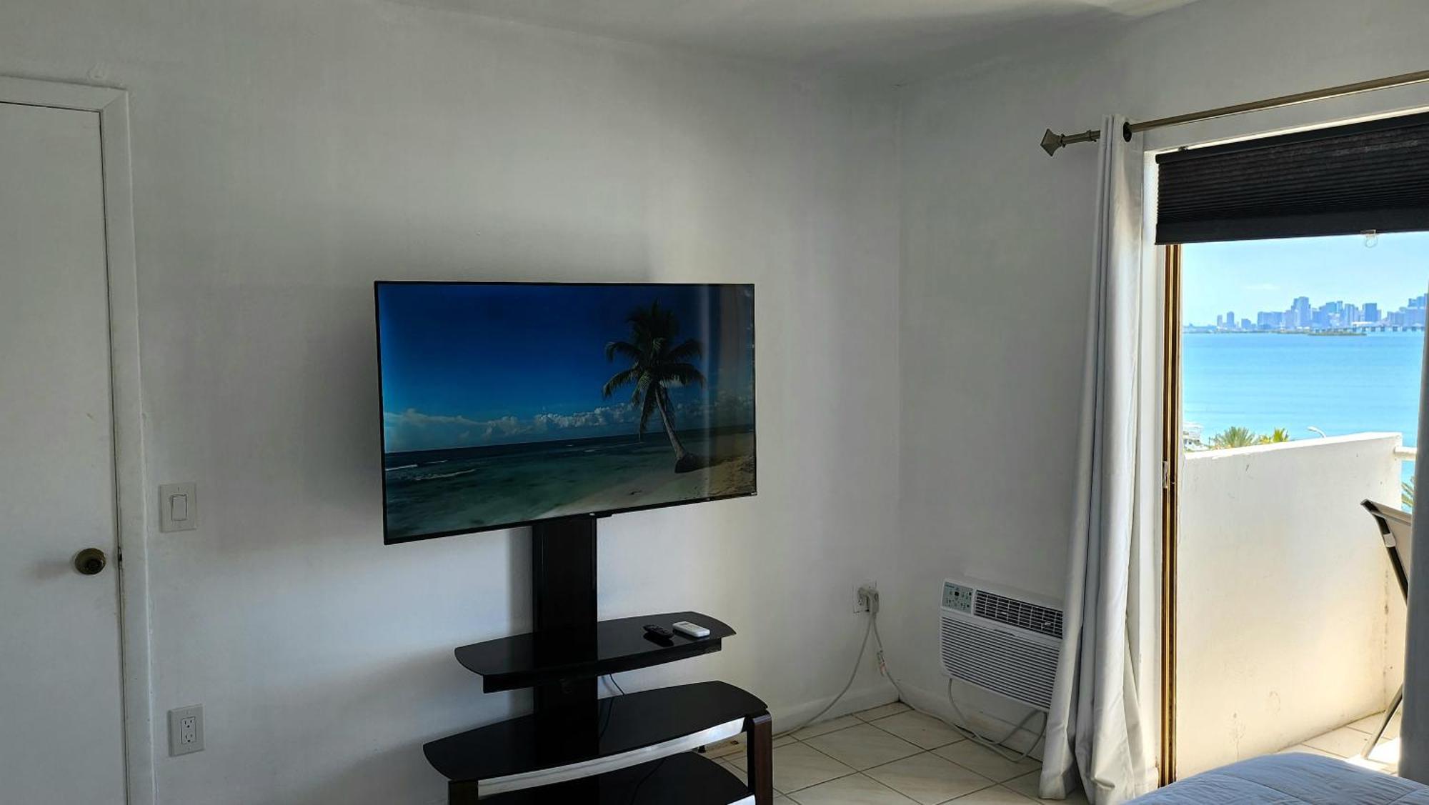 Bayfront Apartment Breathtaking Views- One Bedroom W Balcony- Living Room -Free Parking Miami Beach Exterior photo
