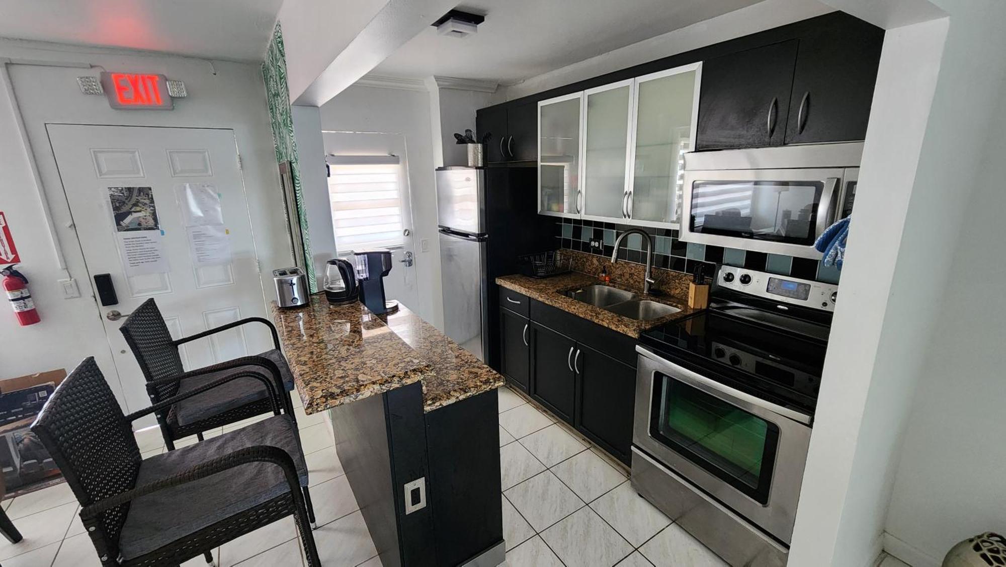 Bayfront Apartment Breathtaking Views- One Bedroom W Balcony- Living Room -Free Parking Miami Beach Exterior photo